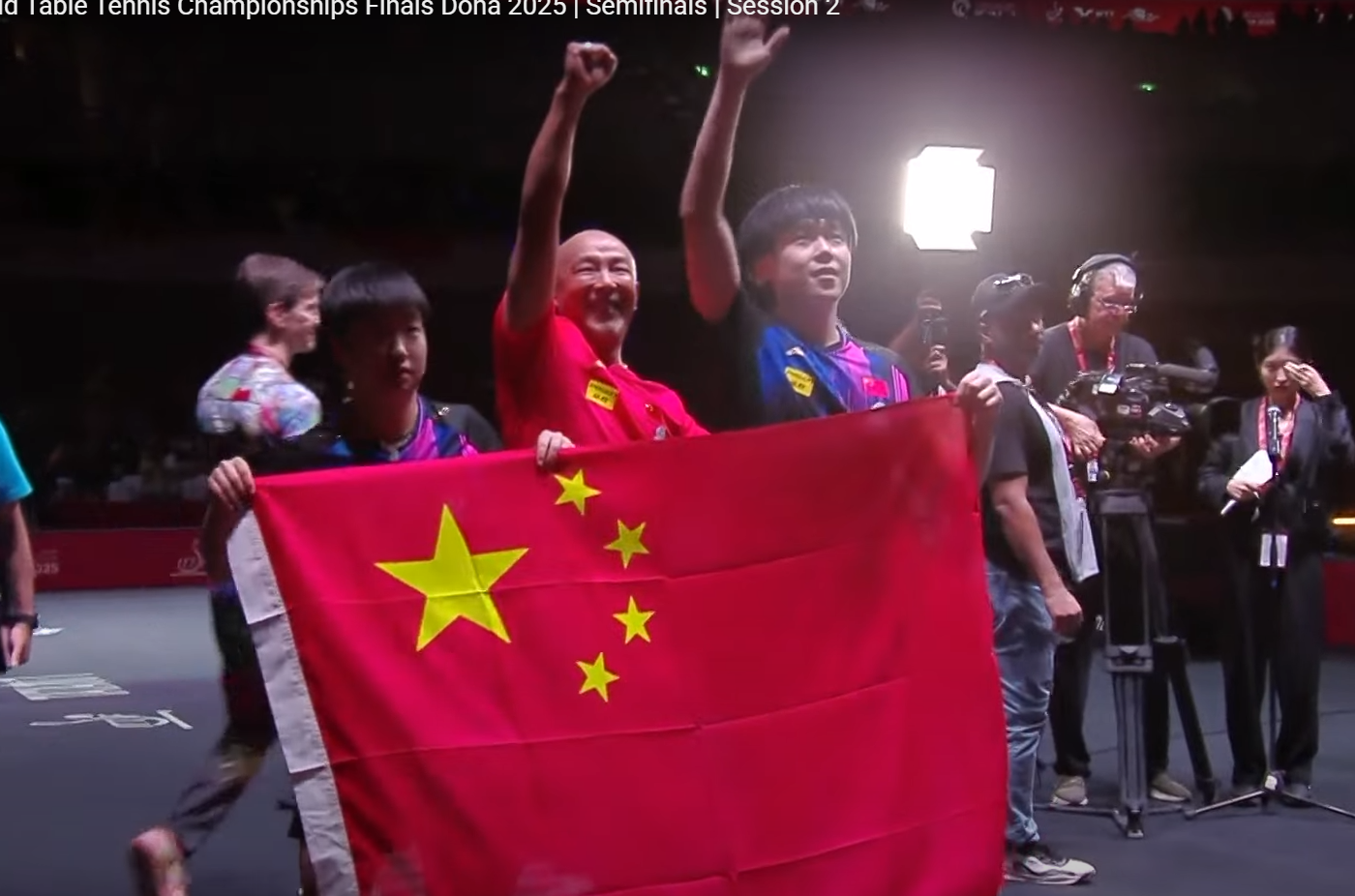 莎拉波娃迎来十二赛季出色发挥，中国队观众热烈欢呼！观众掌声雷动的简单介绍