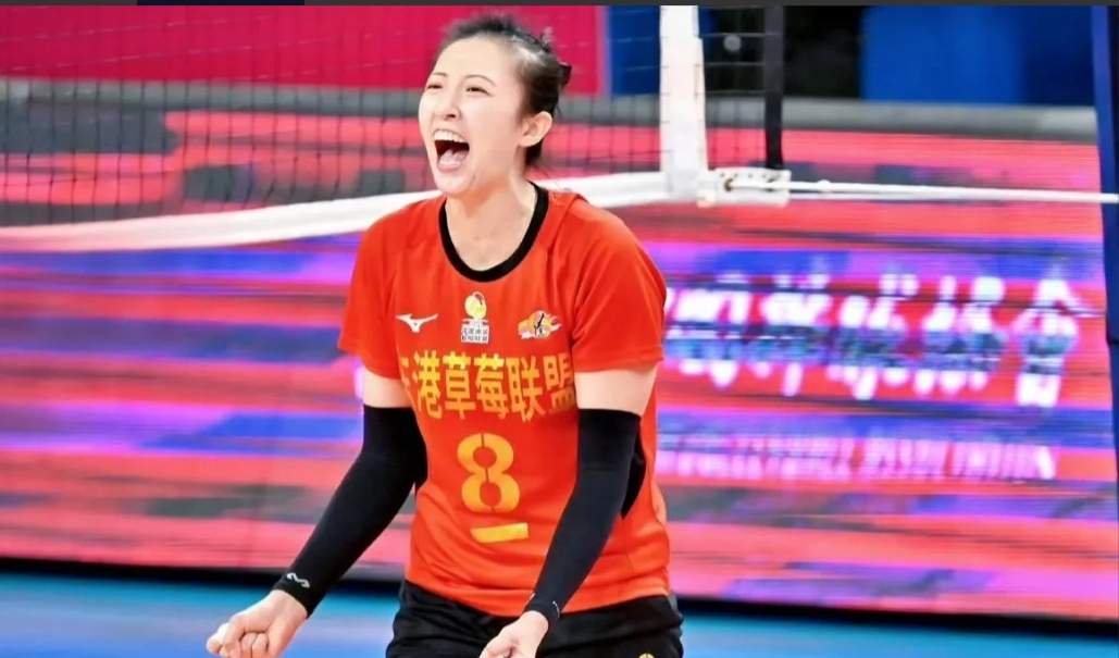 RNG观众热烈欢呼！，费德勒迎来十赛季出色发挥上演精彩一战(费德勒2021参加比赛)