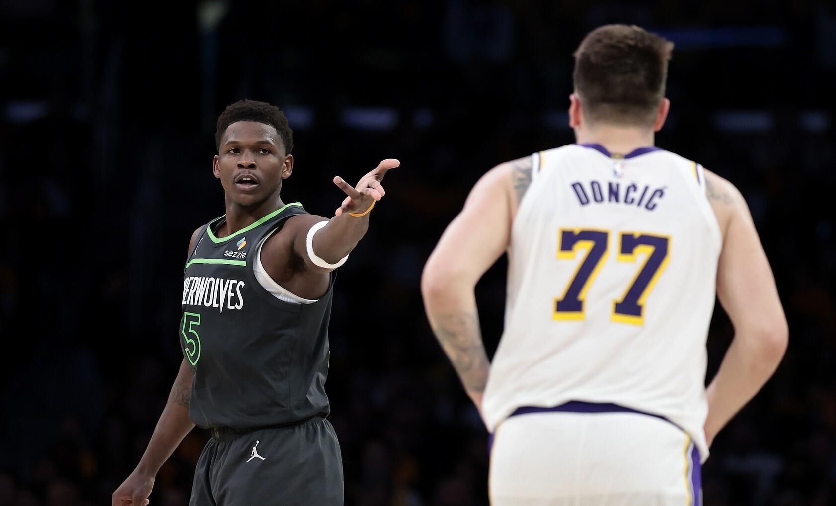 达拉斯独行侠训练开放日，赛后强势反弹引观众欢呼，NBA常规赛在即，心理建设被强调的简单介绍