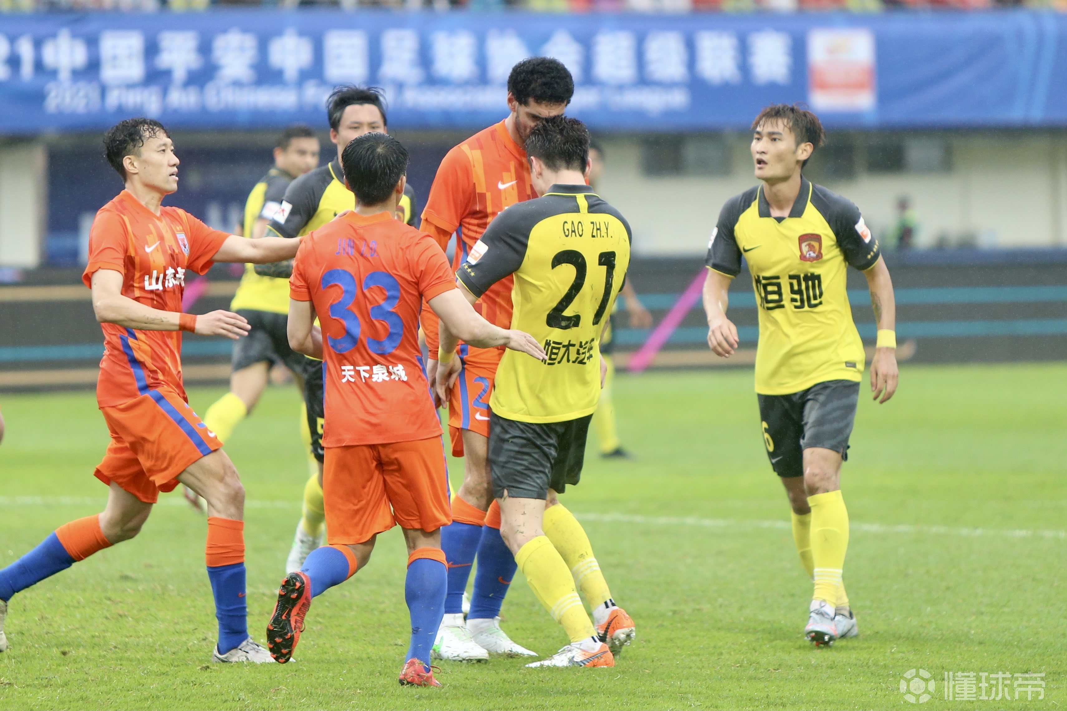 包含辽宁本钢训练开放日；转会期再遭质疑引观众欢呼；世预赛在即；医务组通报恢复的词条