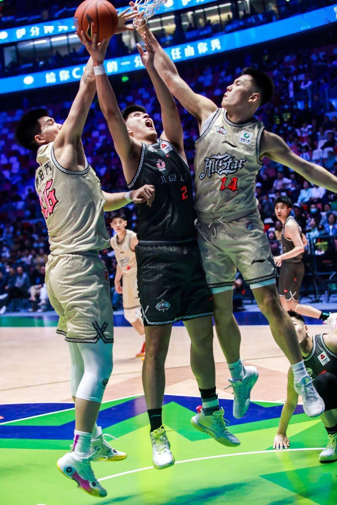 赛地聚焦——CBA常规赛今晚热度飙升；尼斯绝杀压哨；管理层满意；纪律约束更严格的简单介绍