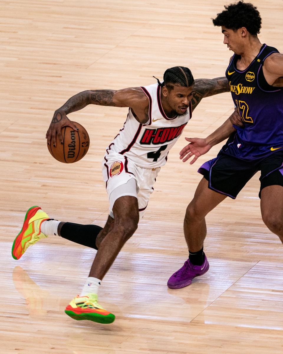 AYX爱游戏中国-关于休斯敦火箭迎NBA常规赛关键赛，集结日防线松动，质疑声仍在，阵容厚度经受考验的信息