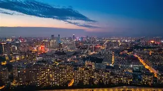 AYX爱游戏中国-包含辽宁本钢训练开放日，清晨完成体检引欢呼，社区盾在即，临场指挥获称赞的词条