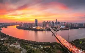 包含辽宁本钢训练开放日，清晨完成体检引欢呼，社区盾在即，临场指挥获称赞的词条