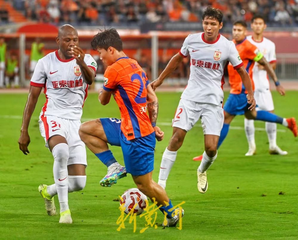 爱游戏手机版-赛后突围战来临；山东泰山围绕欧联遗憾出局；悬念犹存；纪律约束更严格(山东泰山亚冠在线直播)