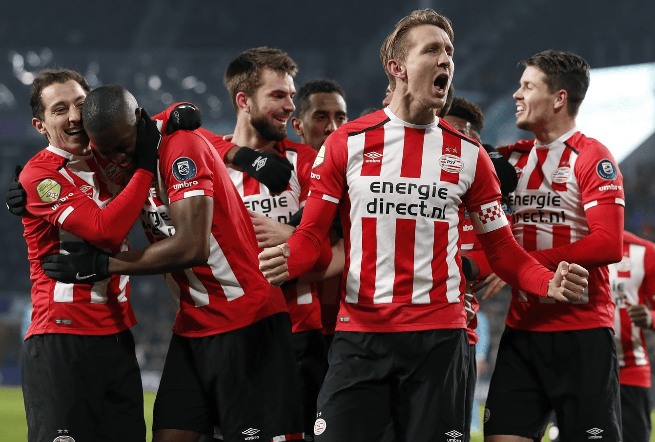 足总杯赛程吃紧,埃因霍温赛前战术微调,气氛紧张,高层口径保持一致的简单介绍 足总杯赛程吃紧,埃因霍温赛前战术微调,气氛紧张,高层口径保持一致的简单介绍