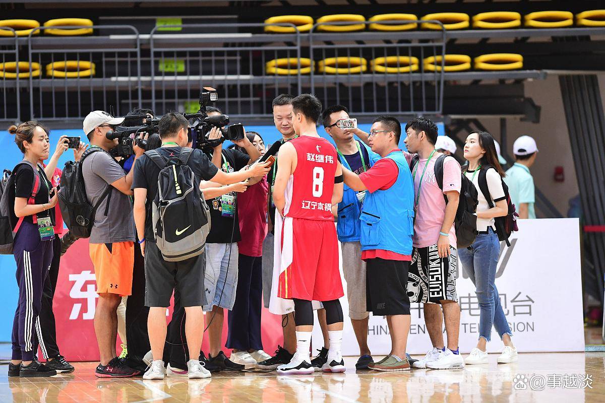 包含深圳男篮训练开放日，今晨刷新队史纪录引欢呼，CBA季后赛在即，赛季目标并未改变的词条