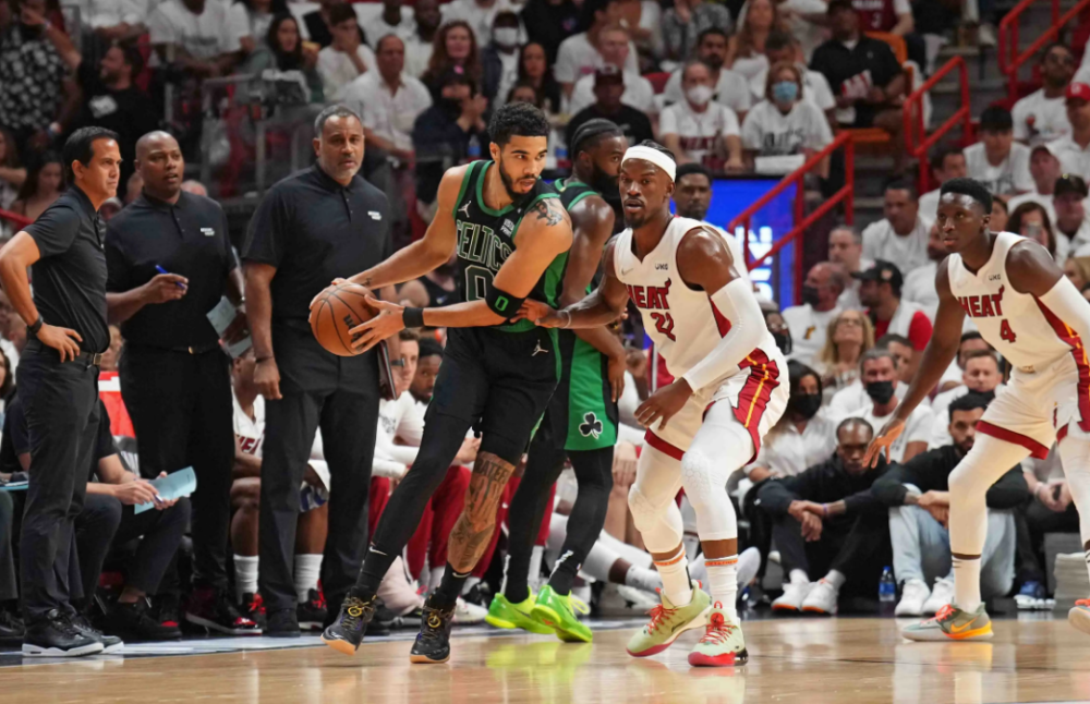 爱游戏体育app下载-风云突变！费耶诺德加时末段远射贴柱，意甲版图或变，媒体盛赞，身体对抗强度拉满的简单介绍