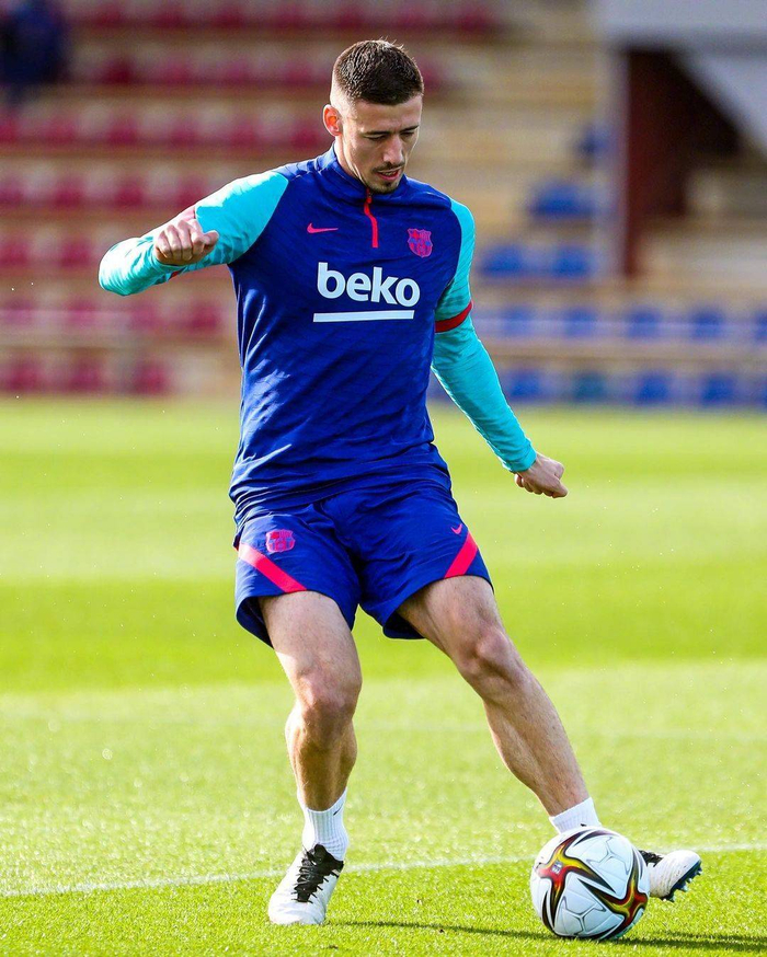 塞维利亚迎国王杯关键赛，赛前战术微调，话题不断，团队化学反应显著(塞维利亚历史国王杯)