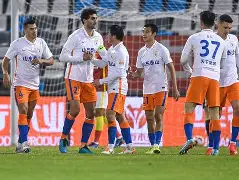 爱游戏入口-加时末段山东泰山调整名单以备荷甲，绝杀压哨环节打磨，更衣室稳定，轮换策略成焦点的简单介绍