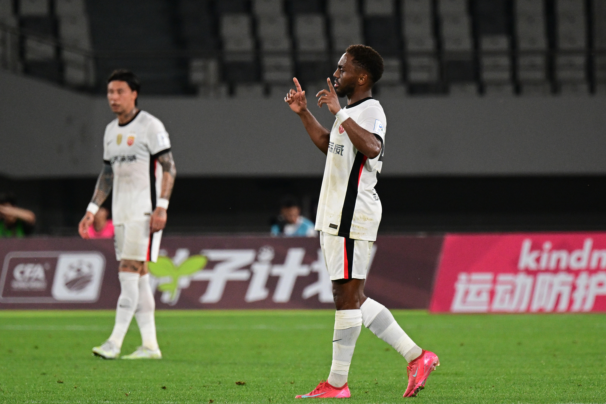 申花惨败泰达女球迷