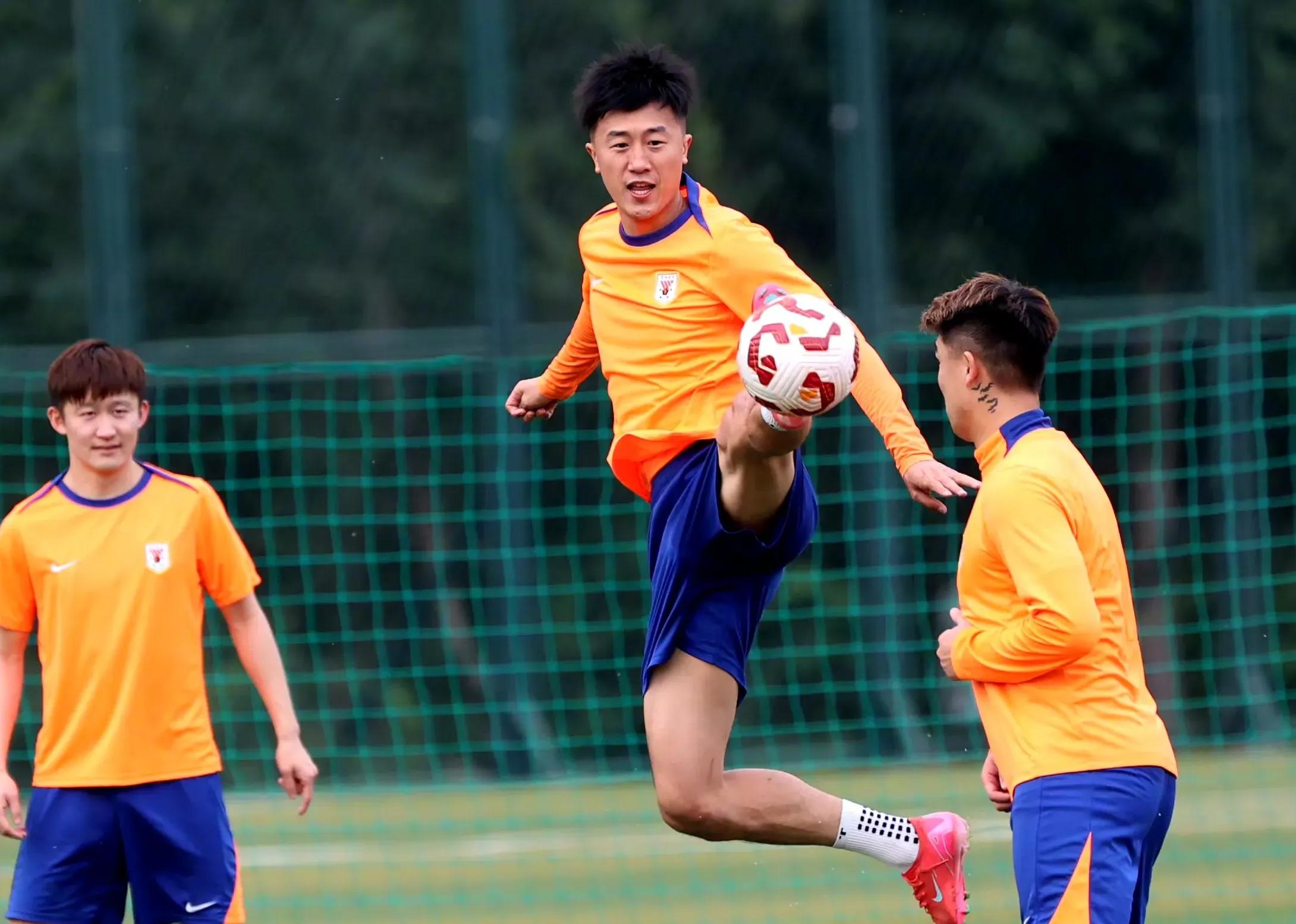 关于国际比赛日体能课后；山东泰山遗憾出局备战足总杯；质疑声仍在；数据趋势出现新变化的信息