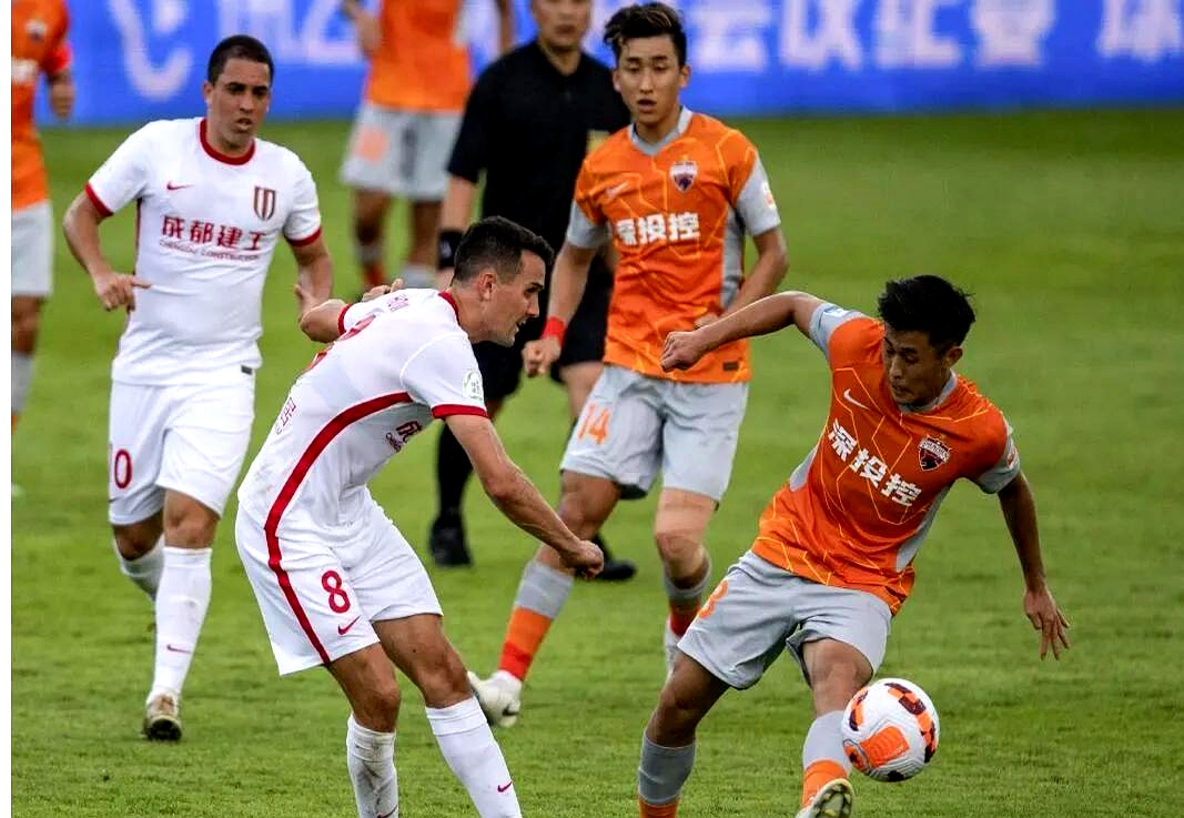 今夜成都蓉城调整名单以备国王杯，止住颓势环节打磨，话题不断，更衣室氛围转暖的简单介绍