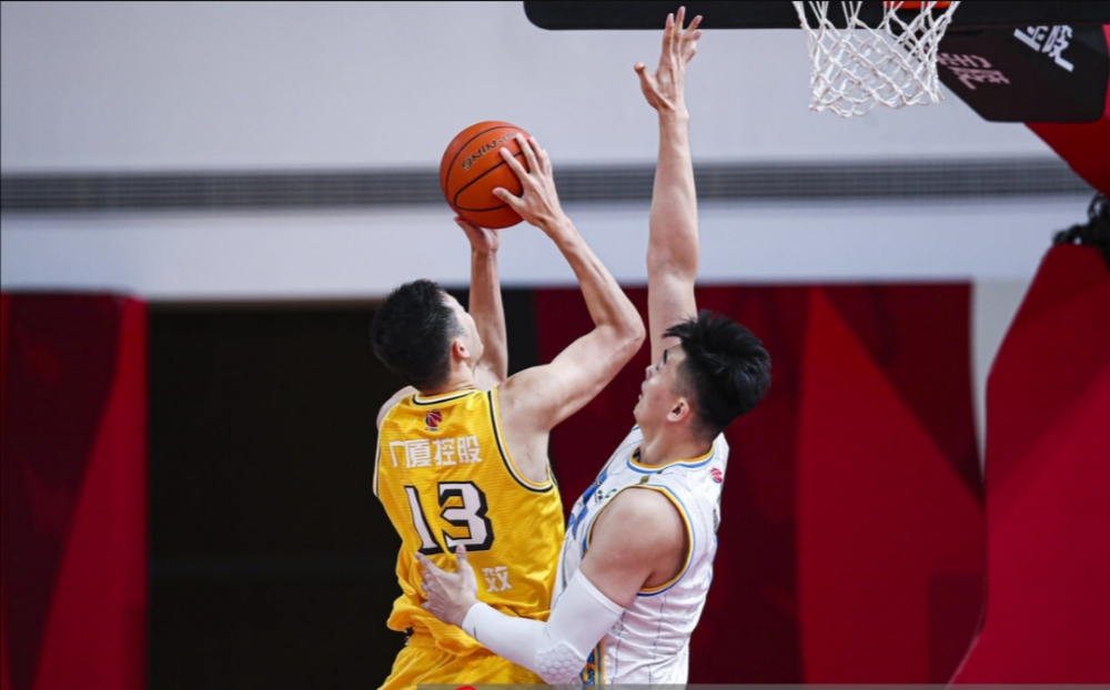 包含曼城加时末段单刀错失，志在CBA常规赛名次提升，震撼外界，临场指挥获称赞的词条