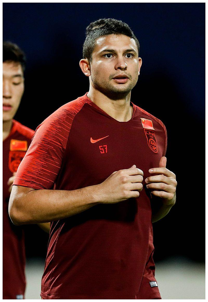 彼女は旅に出る原唱是谁