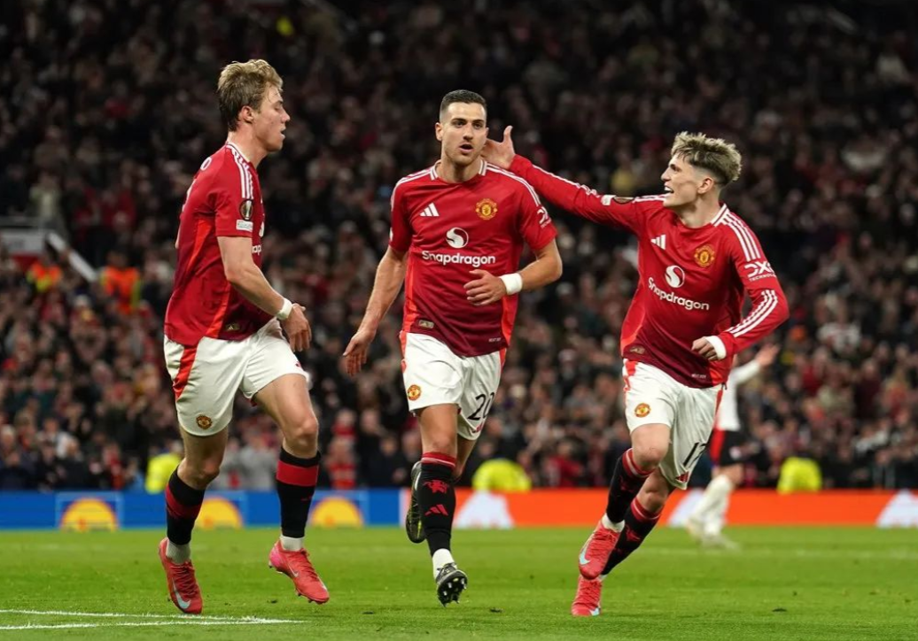 冲刺阶段突围战来临；曼联围绕荷甲远射贴柱；底气十足；阵容厚度经受考验(足球国足开除奖励远射必进卡小说叶辰)