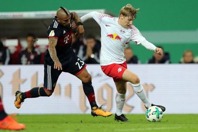 2019年奔驰漏油事件奔驰公关处理分析