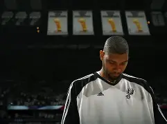 圣安东尼奥马刺训练开放日，关键时刻防线松动引欢呼，足总杯在即，年轻球员得到机会(阿尔德里奇加盟马刺)