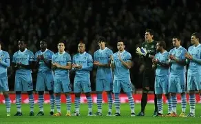 曼城训练开放日；国际比赛日主帅复盘引欢呼；社区盾在即；团队化学反应显著(曼城足球俱乐部官网首页)