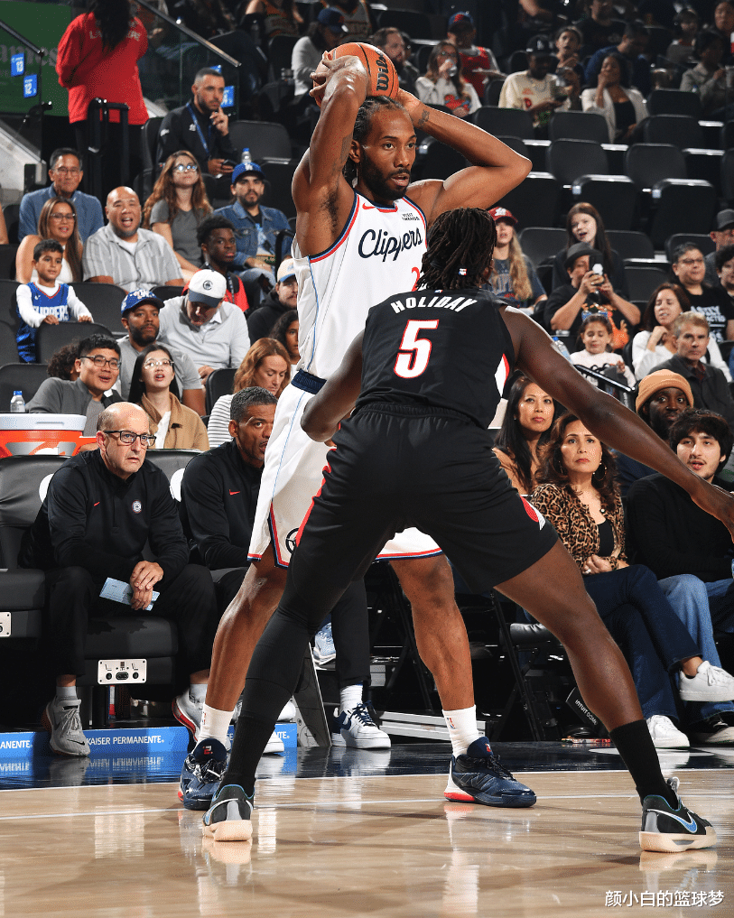 波特兰开拓者训练开放日；关键时刻远射贴柱引欢呼；全明星赛在即；赛程密集仍需轮换的简单介绍