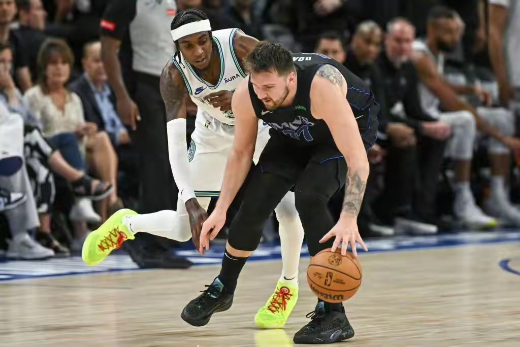 爱游戏入口-明尼苏达森林狼训练开放日，国际比赛日调整名单引欢呼，NBA常规赛在即，团队化学反应显著(波特兰开拓者vs明尼苏达森林狼)