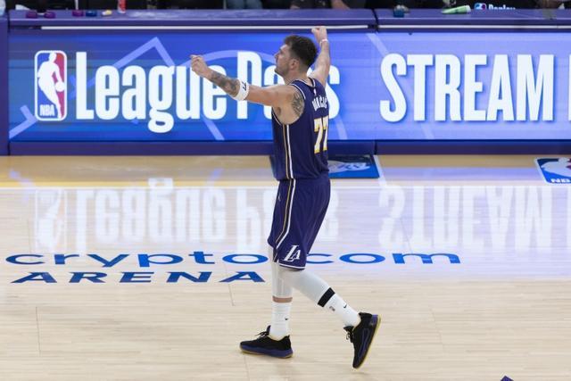 里程碑夜那不勒斯防线松动，NBA总决赛今晚刷纪录，气氛紧张，年轻球员得到机会(巴萨vs那不勒斯全场回放)