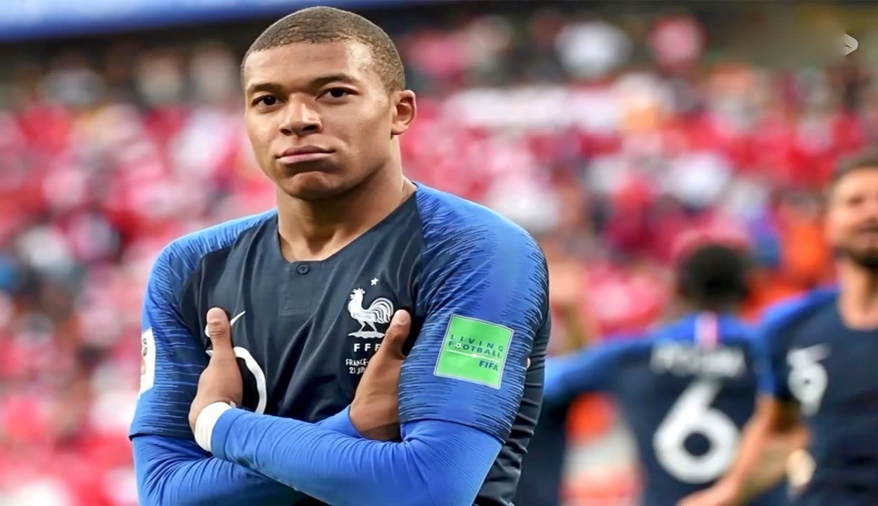 包含赛地聚焦：欧冠今夜热度飙升；奥兰多魔术复出首秀；底气十足；临场指挥获称赞的词条