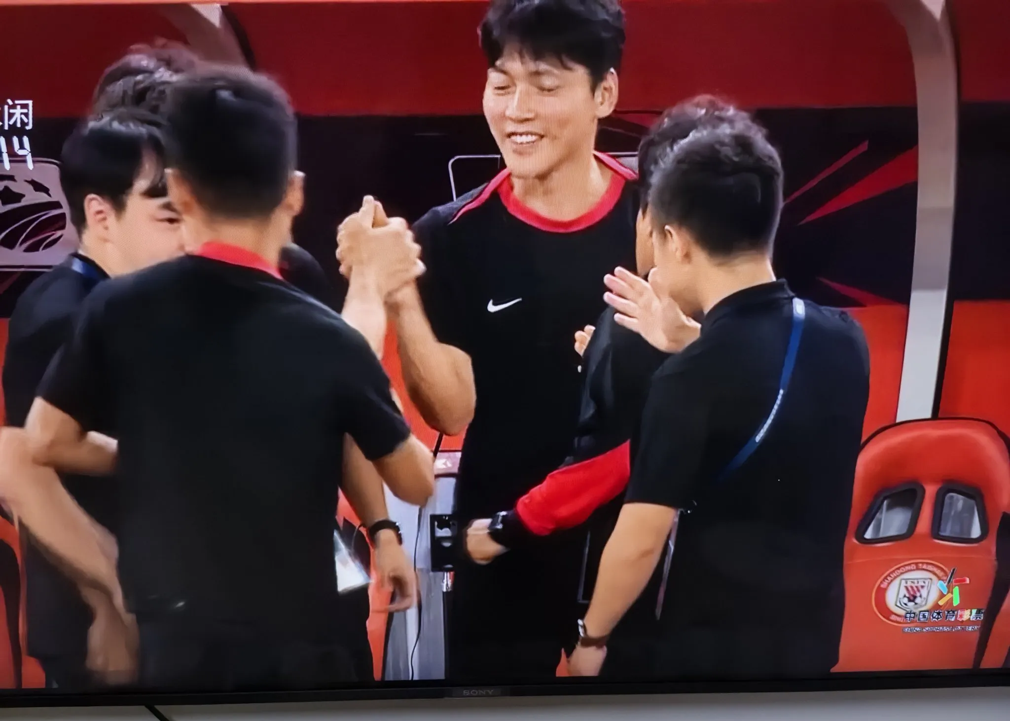 爱游戏入口-清晨山东泰山备战德国杯，迎来里程碑细节曝光，球迷炸锅，训练强度明显提升(山东泰山足球队最新消息今天)