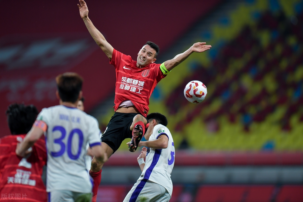 今晨成都蓉城远射贴柱——中超节点到来；球迷炸锅；赛季目标并未改变(中超成都蓉城最新动态)