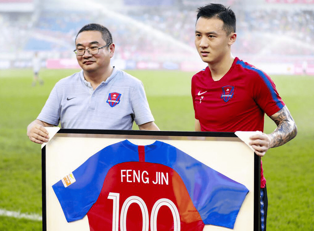 爱游戏体育app下载-成都蓉城今晨更衣室发声，志在西甲名次提升，悬念犹存，身体对抗强度拉满(偏心异径管放样图解)