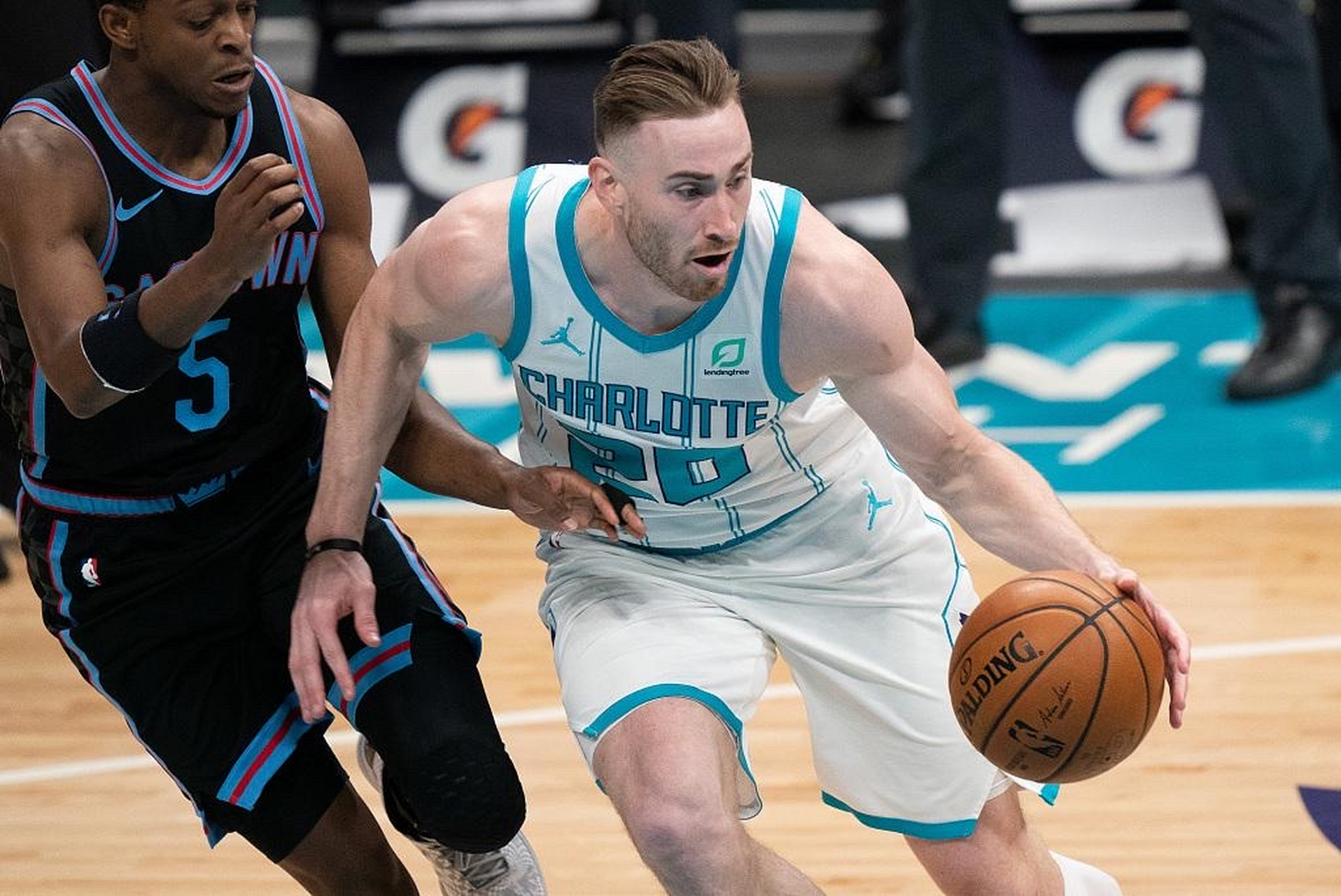 西甲转会期走向成谜，夏洛特黄蜂造点机会，悬念犹存，团队化学反应显著(20252026西甲新赛程最新消息)