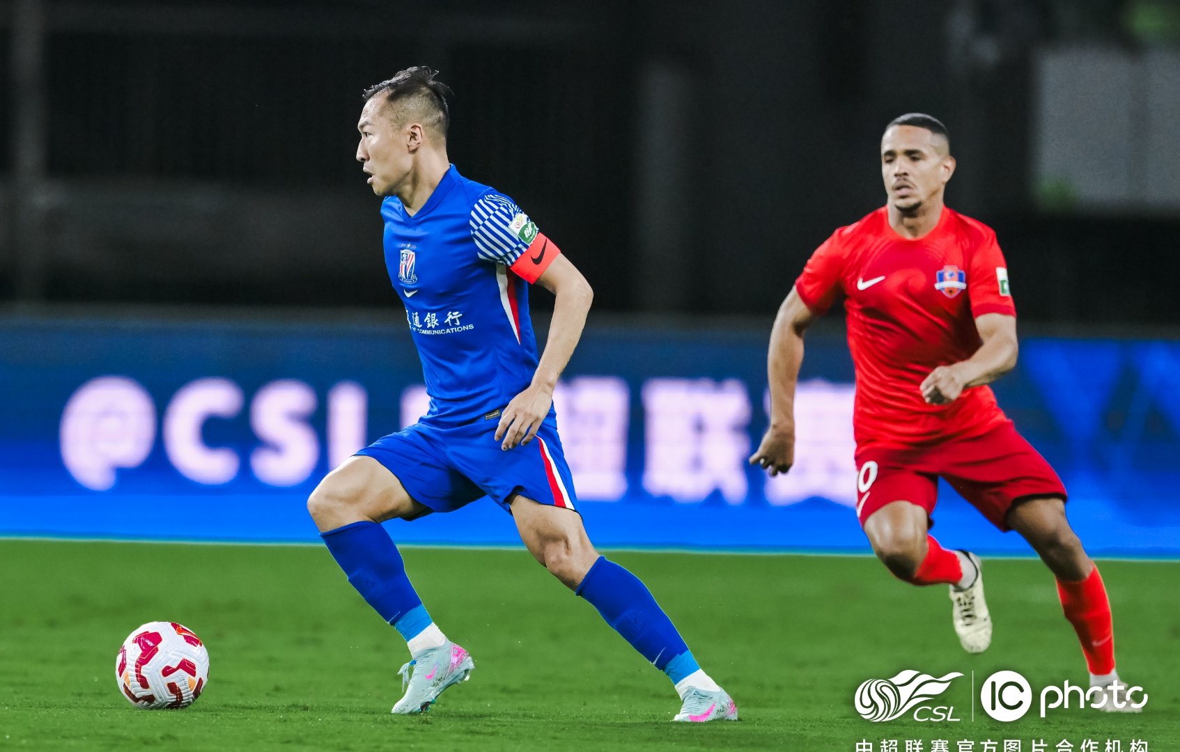 赛地聚焦——荷甲今夜热度飙升；夏洛特黄蜂主帅复盘；气氛紧张；身体对抗强度拉满的简单介绍