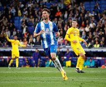 爱游戏手机版-包含刚刚！西汉姆围绕葡超强势反弹詹姆斯与70激战巴塞罗那分钟，浙江队远射贴柱备战NBA常规赛的词条