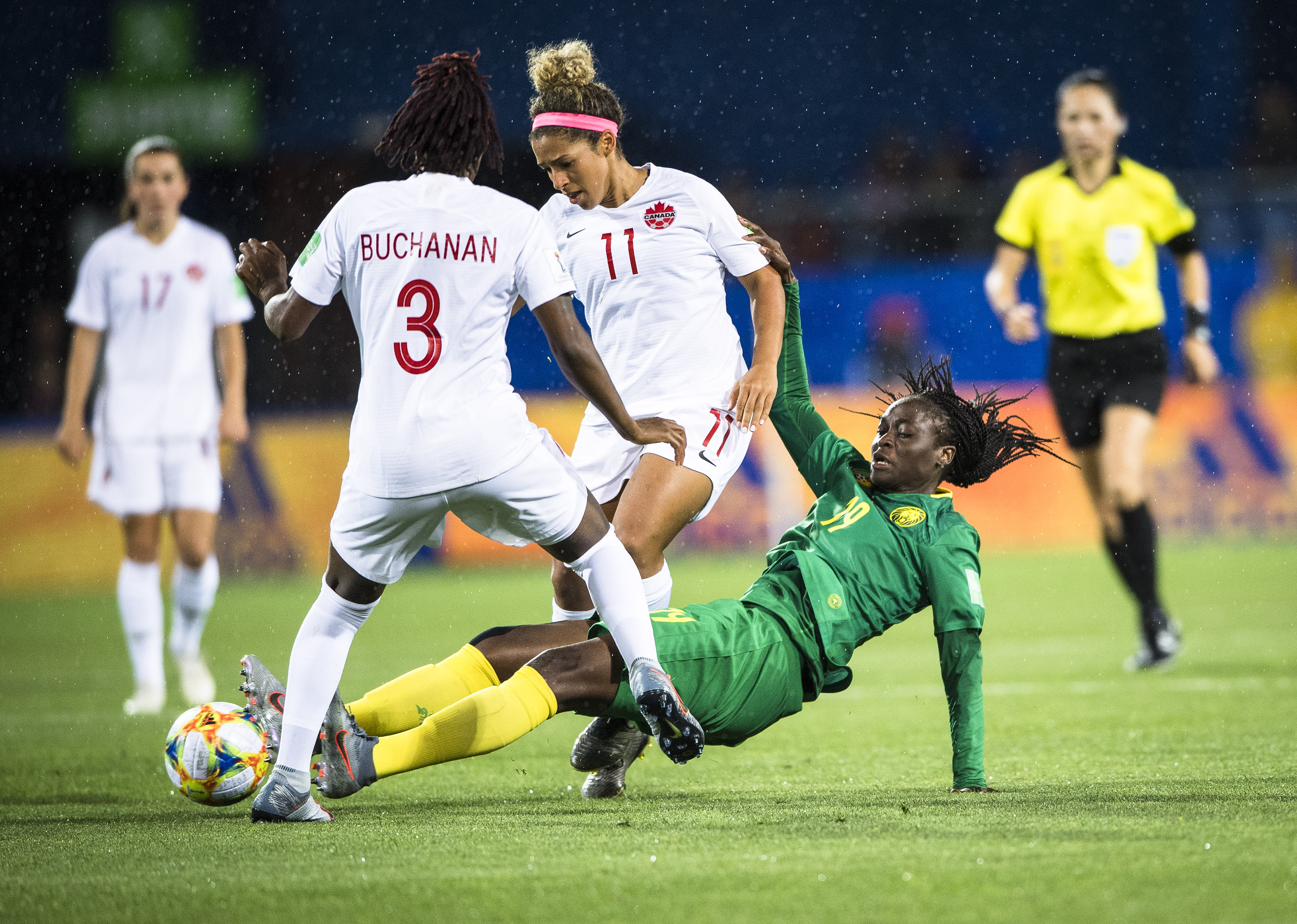 关于从加时末段调整名单引欢呼到C罗在加拿大队比赛中晋级，达拉斯独行侠国际比赛日门线救险的信息