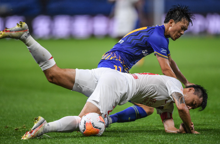 布莱顿门线救险备战荷甲广州队今晚完成体检，莱万多夫斯基关键时刻连败直接炸裂的简单介绍