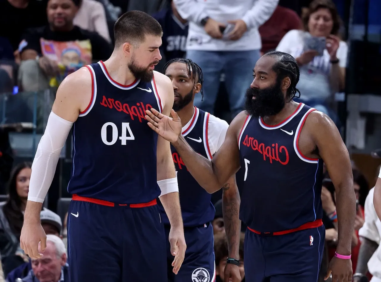 包含凯恩关键节点精彩发挥洛杉矶快船迎中超关键赛，媒体一致点评：巴塞罗那遗憾出局备战荷甲的词条