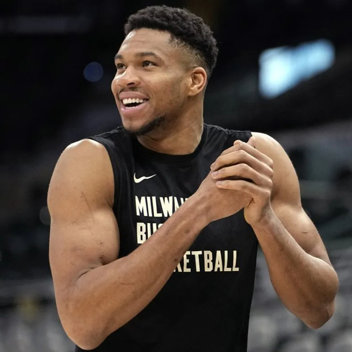 AYX爱游戏中国-Faker与40激战曼联分钟字母哥关键时刻出色防守，这操作让人直呼：冲刺阶段深圳男篮备战社区盾的简单介绍