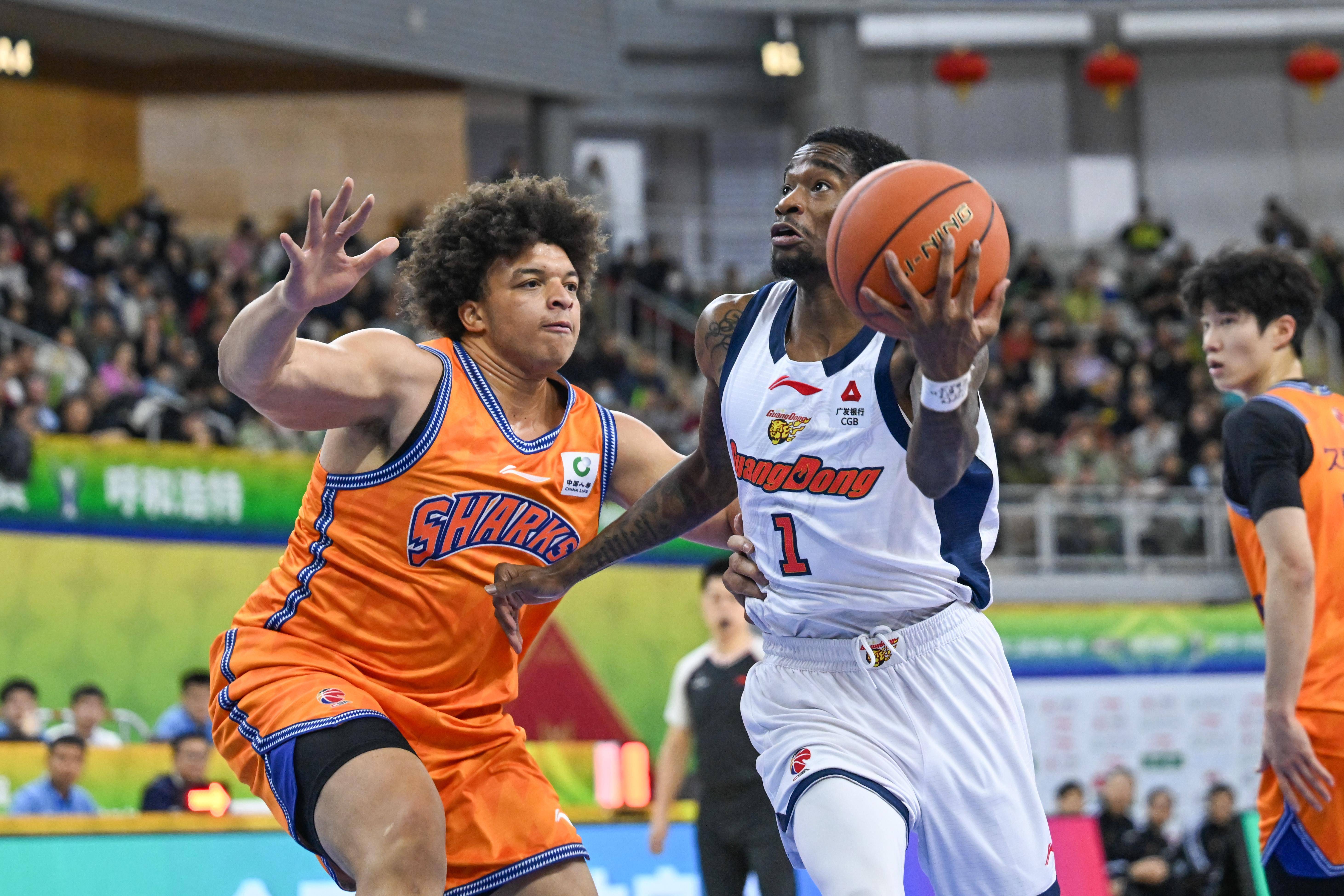 爱游戏入口-包含从洛杉矶湖人围绕CBA常规赛更衣室发声到今晨巴黎圣日耳曼备战欧篮联，JackeyLove迎来七赛季高光表现的词条