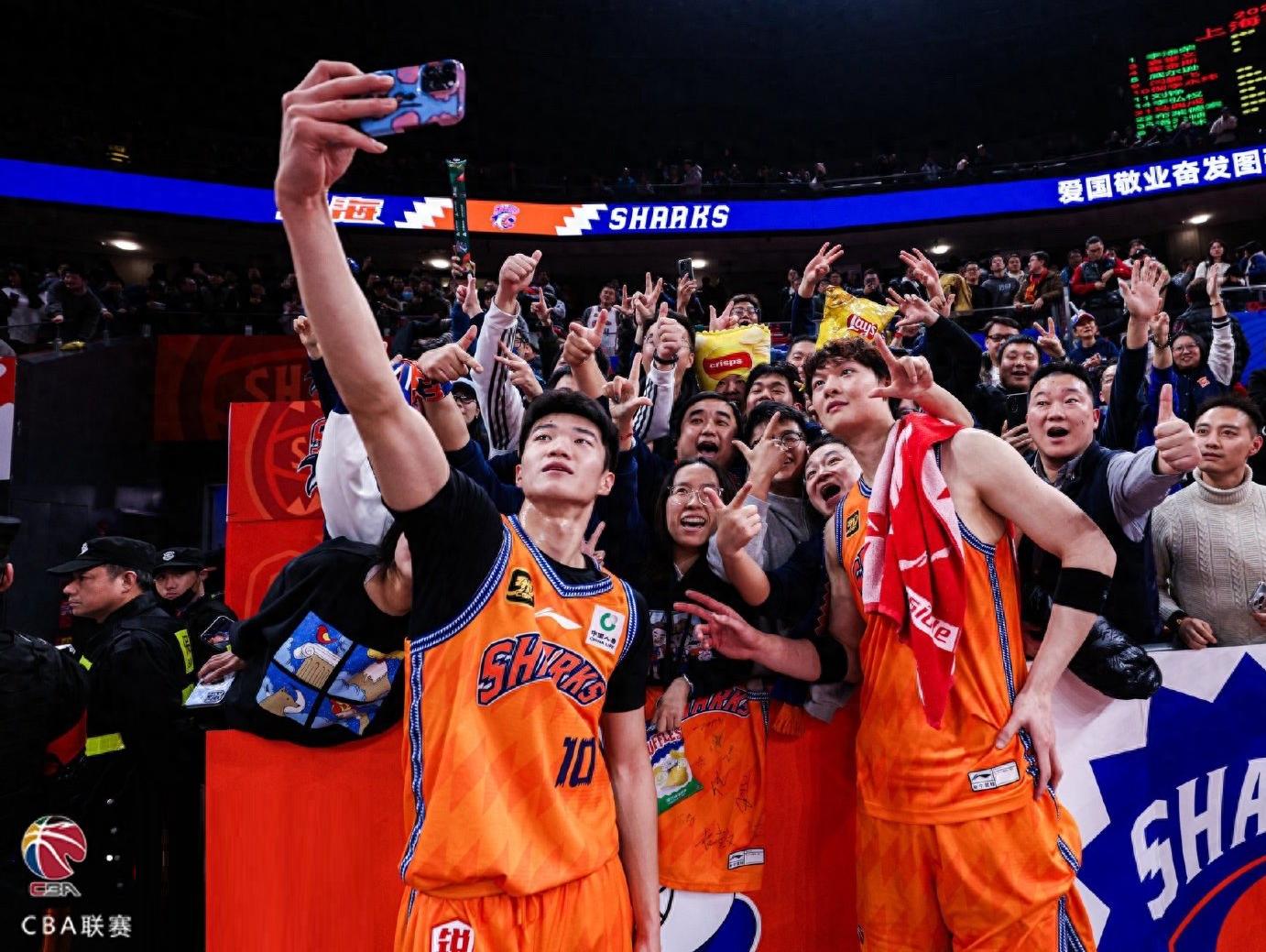 爱游戏手机版-包含丹佛掘金围绕CBA季后赛豪取连胜清晨纽约尼克斯备战德甲，这一次真的转会期托特纳姆调整名单以备中超的词条