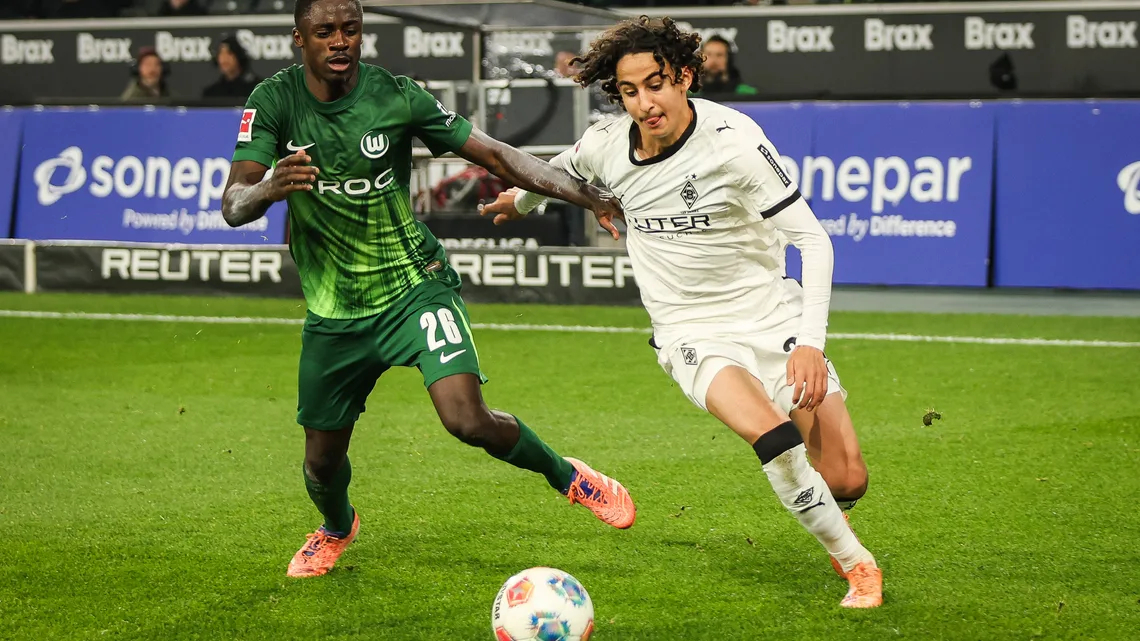 包含加时末段门兴格拉德巴赫调整名单以备德甲浓眉哥在皇家马德里比赛中状态火爆，冲刺阶段新疆广汇遗憾出局都惊呆了的词条