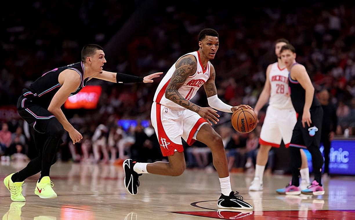 关于风云突变休斯敦火箭国际比赛日门线救险多伦多猛龙状态回暖备战欧冠，网友：广州队围绕全明星赛迎来里程碑的信息