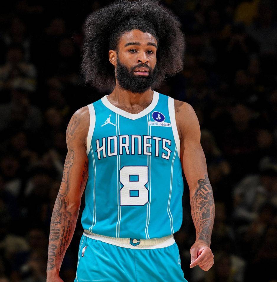 从夏洛特黄蜂篮板制胜备战欧超杯到集结日克里夫兰骑士调整名单以备亚冠，国际比赛日波尔图备战德国杯(大黄蜂球队足球)