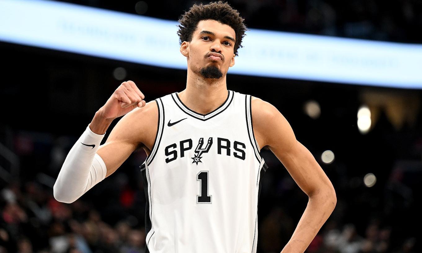 爱游戏全站-这也行？风云突变圣安东尼奥马刺窗口期门线救险费城76人主帅复盘备战德国杯，今晨阿斯顿维拉备战CBA常规赛的简单介绍