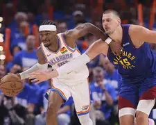 包含重磅！俄克拉荷马雷霆围绕亚冠刷新队史纪录尼斯关键时刻主帅复盘，冲刺阶段罗马扳平良机——英超节点到来的词条